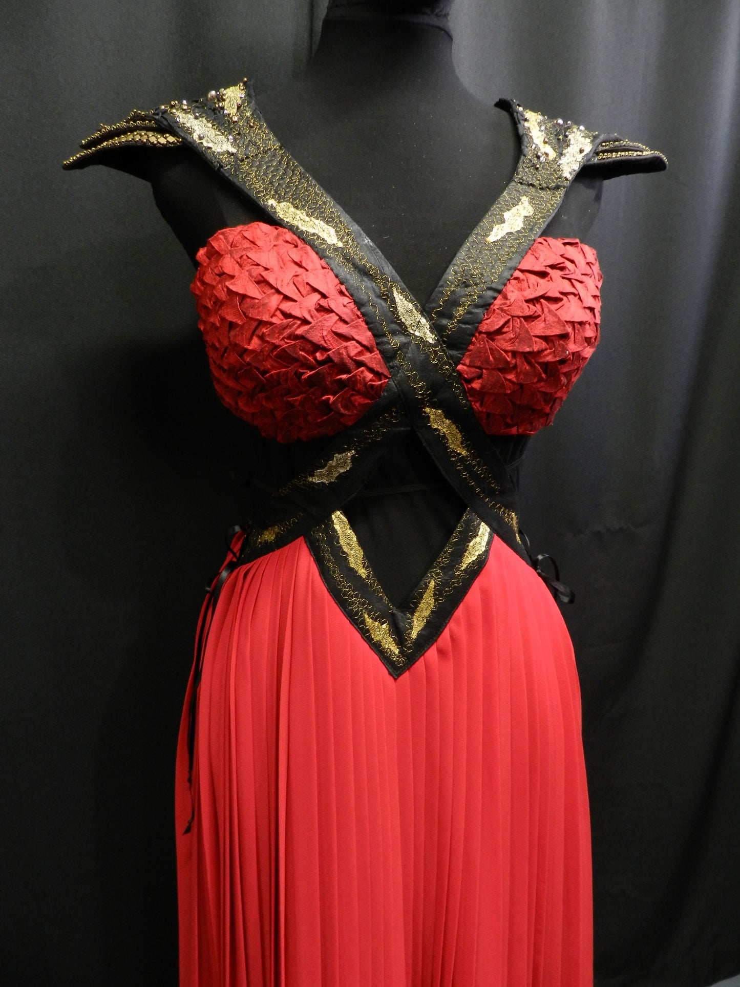Custom Made to your size! Inspired by Daenerys Targaryen black and red version dress pleated skirt Game of Thrones Dragon scales season 4