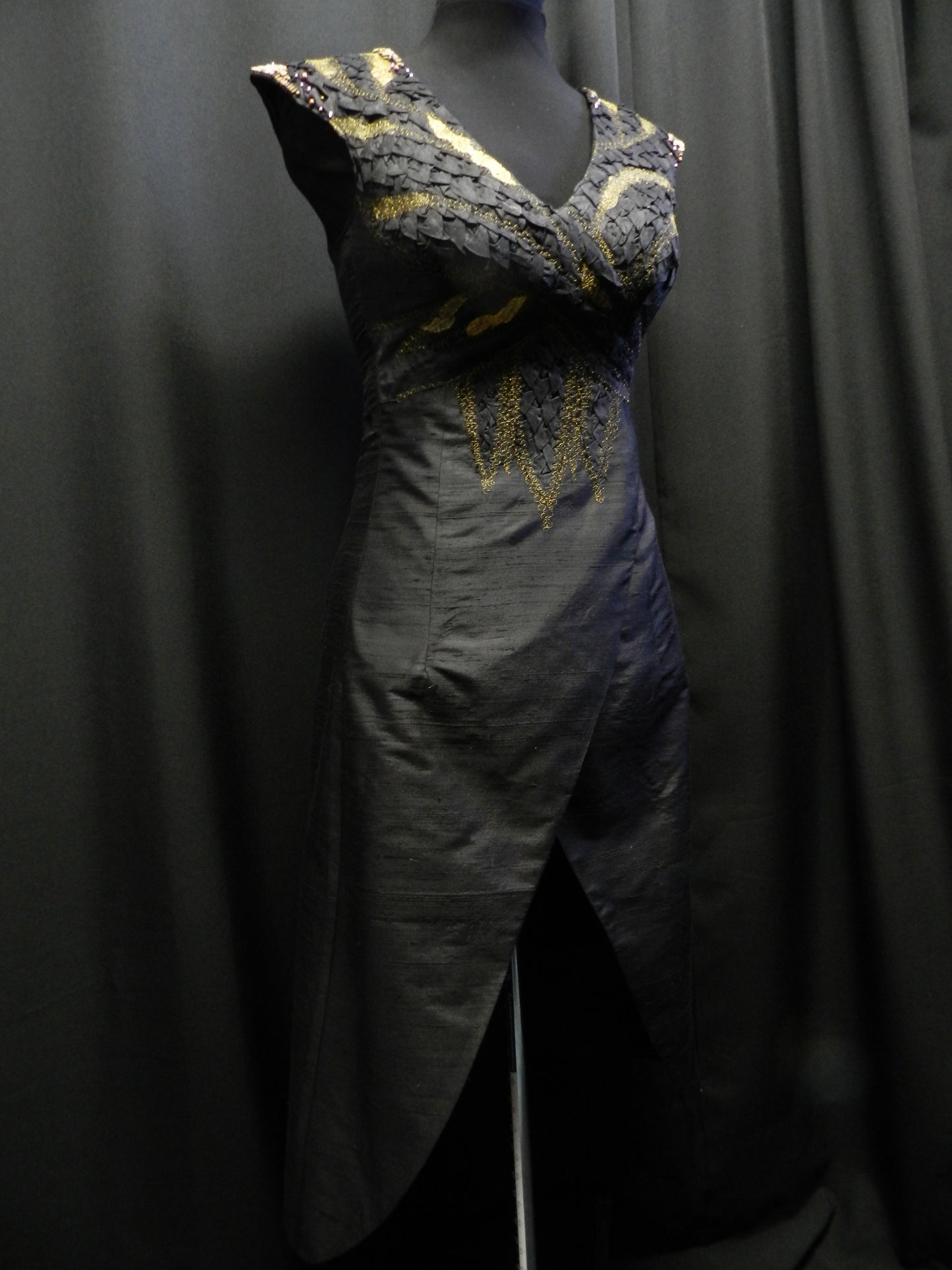 Black version! Inspired by Daenerys Targaryen Astapor dress Game of Thrones Custom Made 100% silk soie Dragon scale cosplay robe season 3-4