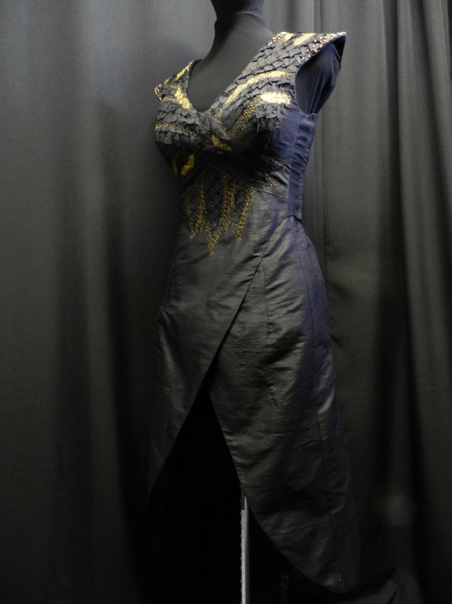 Black version! Inspired by Daenerys Targaryen Astapor dress Game of Thrones Custom Made 100% silk soie Dragon scale cosplay robe season 3-4