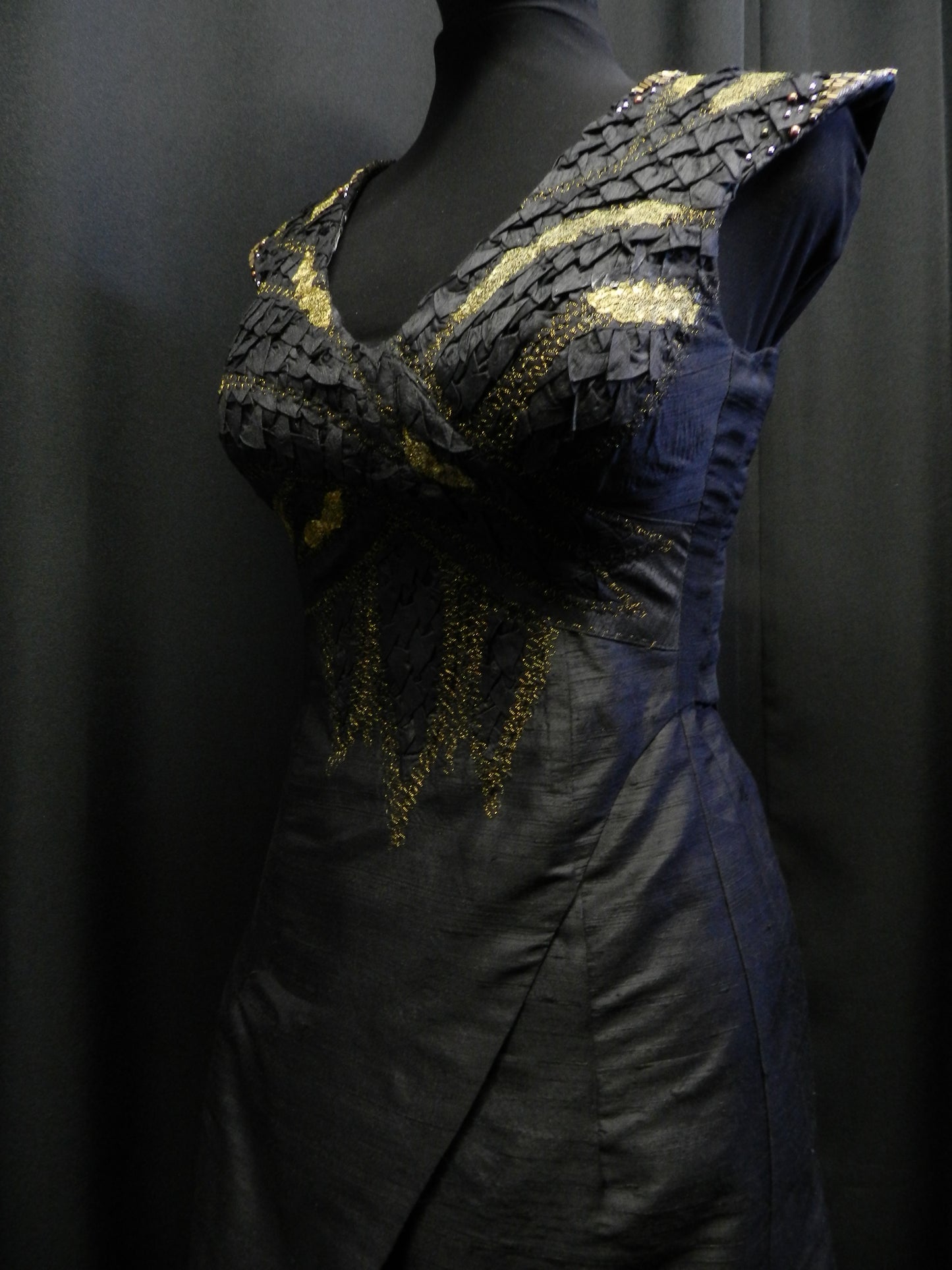 Black version! Inspired by Daenerys Targaryen Astapor dress Game of Thrones Custom Made 100% silk soie Dragon scale cosplay robe season 3-4
