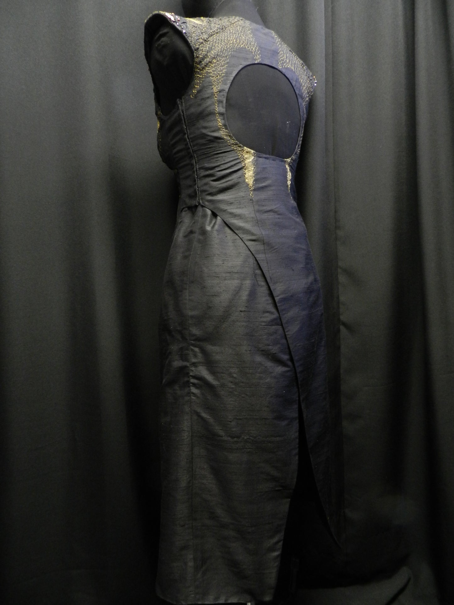 Black version! Inspired by Daenerys Targaryen Astapor dress Game of Thrones Custom Made 100% silk soie Dragon scale cosplay robe season 3-4