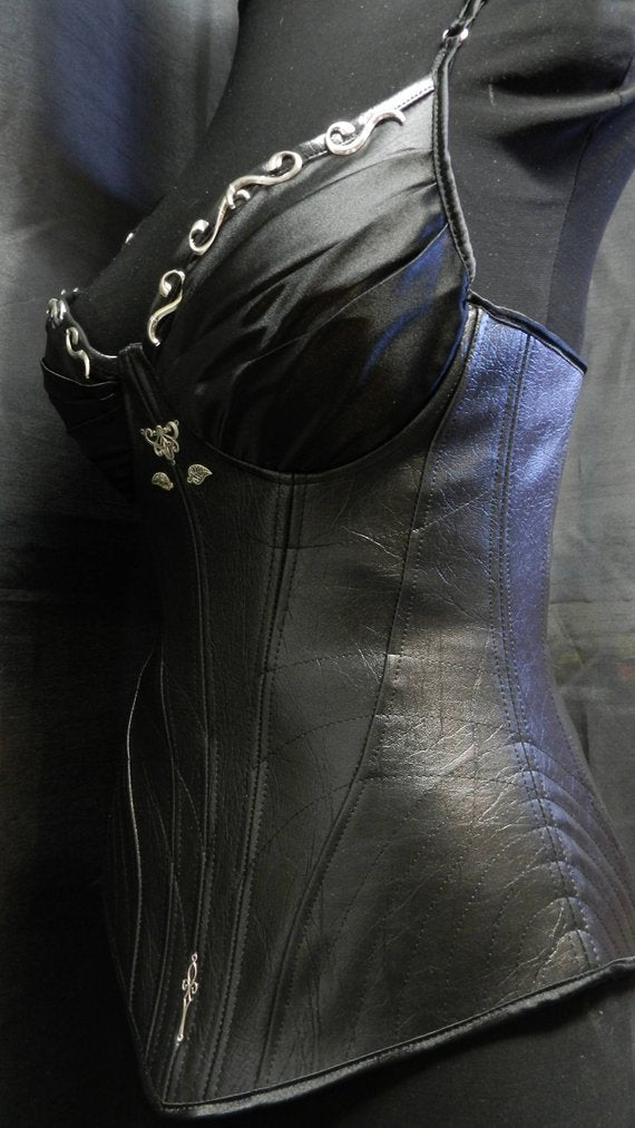 Black Version! Inspired by LEGEND Of The SEEKER Kahlan's Corset Faux-leather Medieval armor bustier CUSTOM Made to your size!