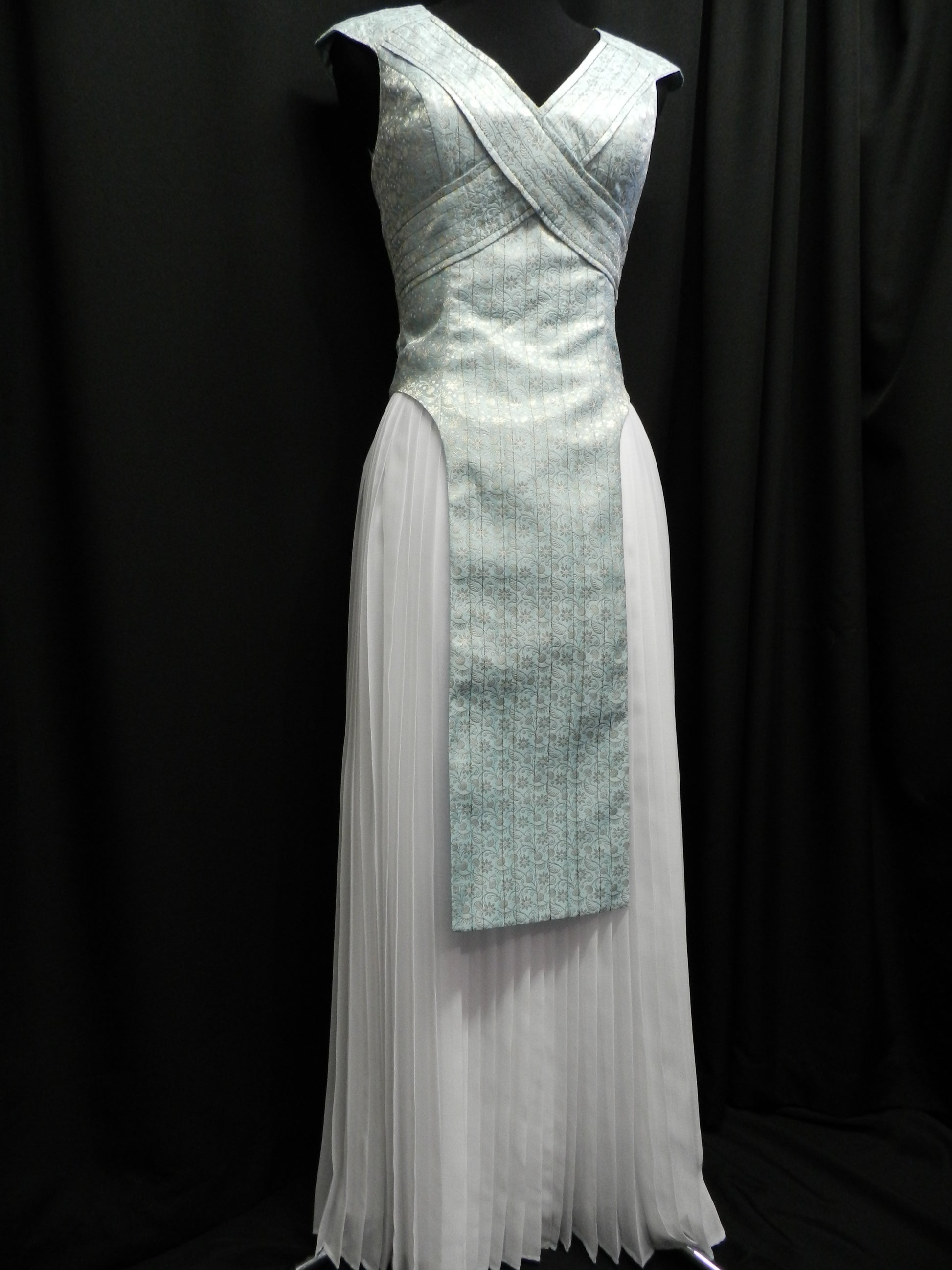 daenerys blue and white dress Inspired by Daenerys Targaryen's Dark Blue Meereen Dress, Season 4. Made to Measure