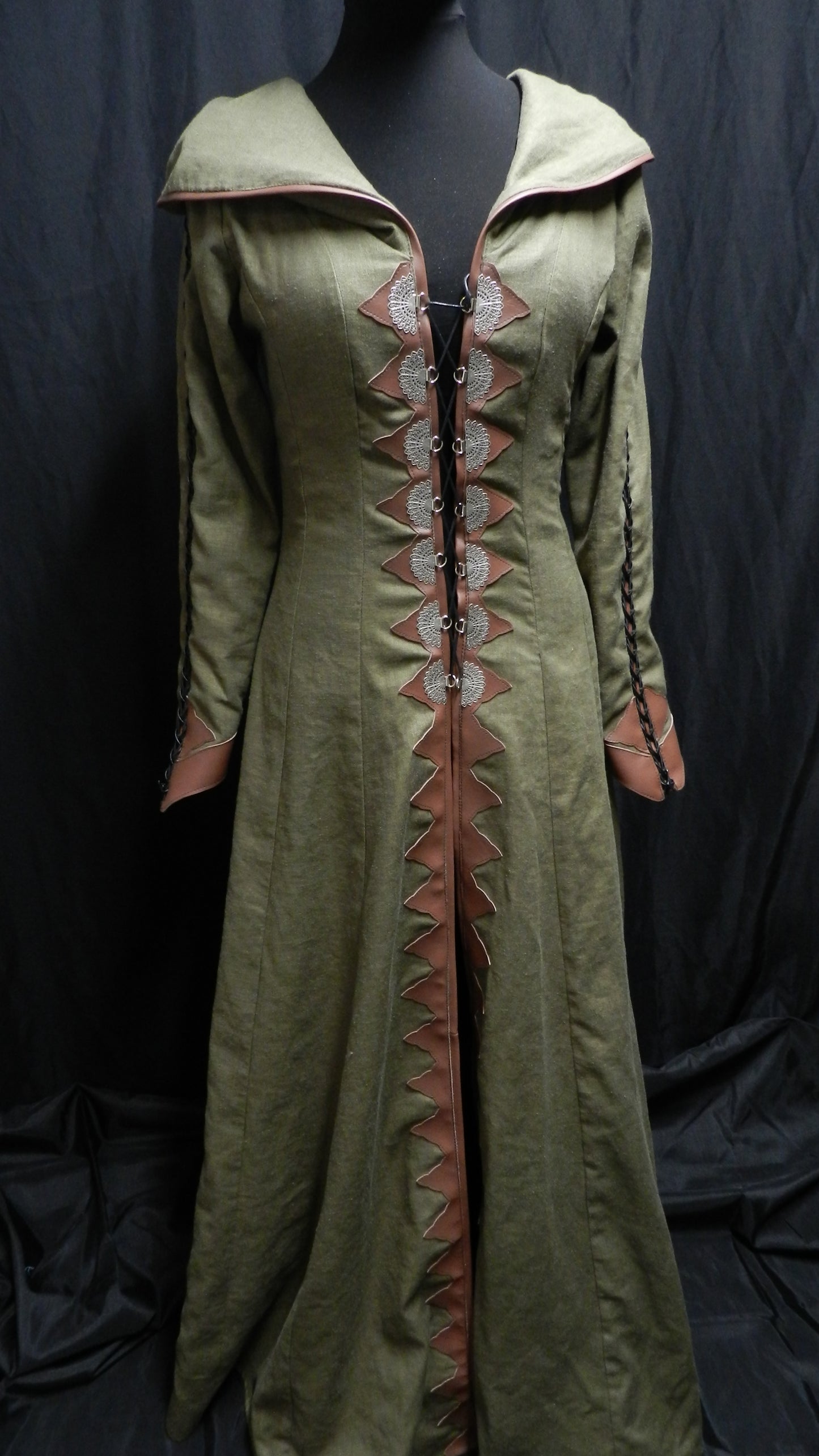 Inspired by Legend of the Seeker Confessor Kahlan's Green Linen Travelling Gown dress from Season 1 Custom made to your size!