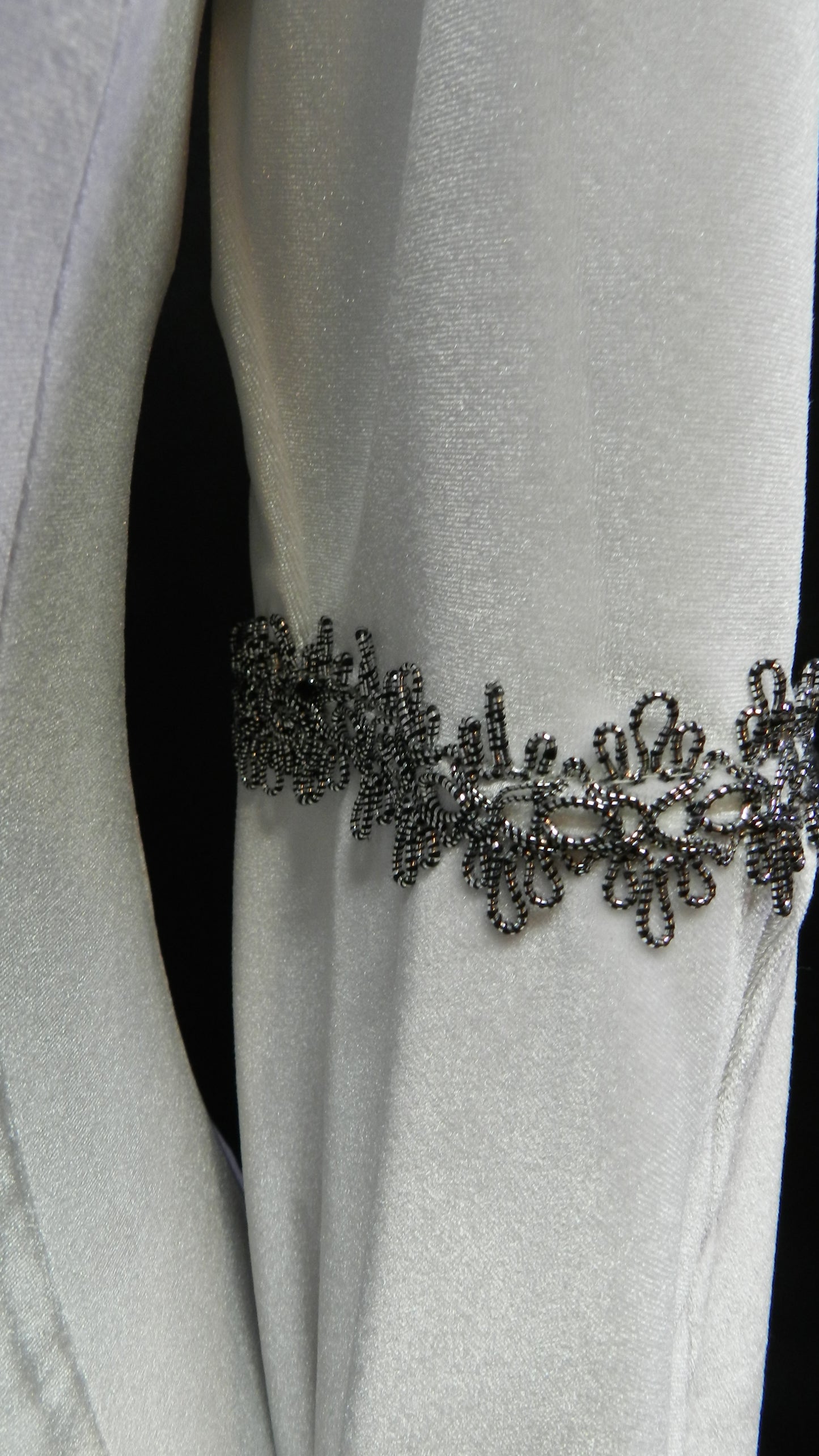 Inspired by Legend of the Seeker Kahlan's white velvet dress confessor custom made to your size!