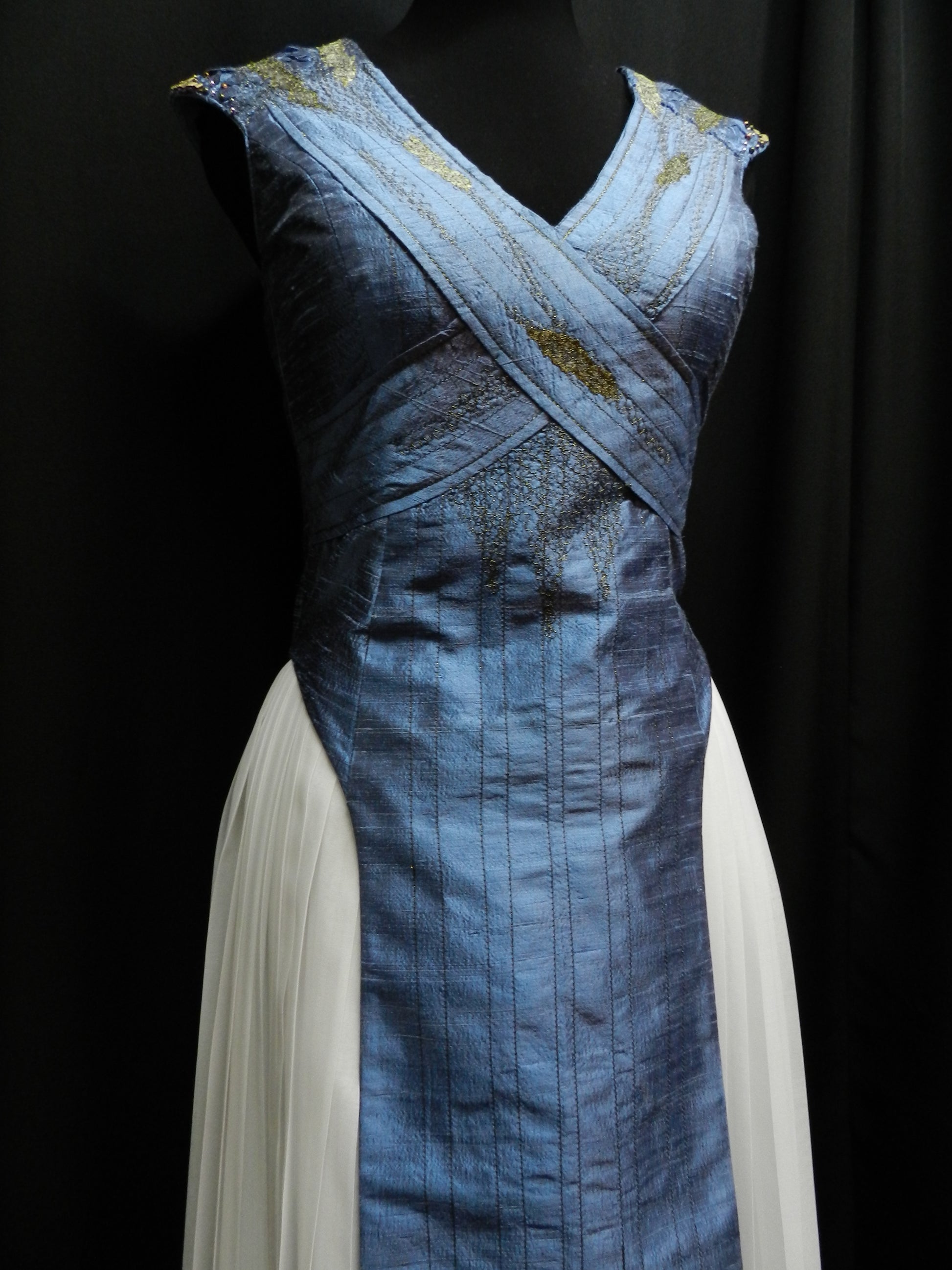 The perfect mix! Inspired by Daenerys Blue dress / white pleated skirt – Mariecosplayshop
