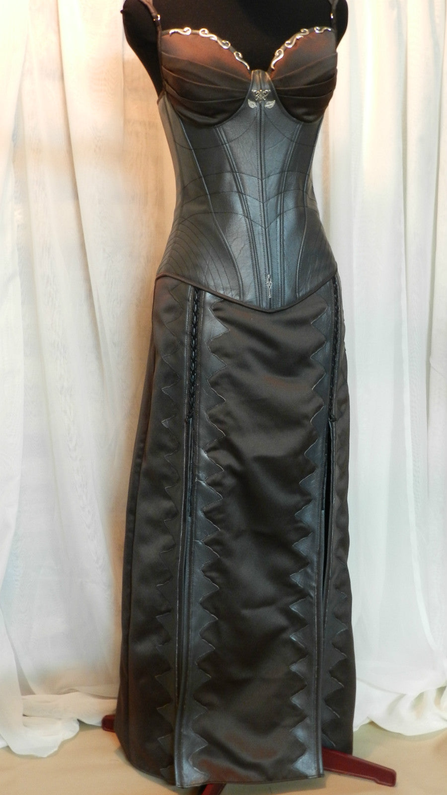 Inspired by LEGEND Of The SEEKER Kahlan's Corset Faux-leather Medieval armor bustier CUSTOM Made to your size!